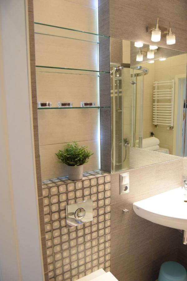 Be My Guest - Krucza Elegant Apartment - Rondo De Gaulle'A Center Of Warsaw Metro Wi-Fi Breakfast Exterior photo
